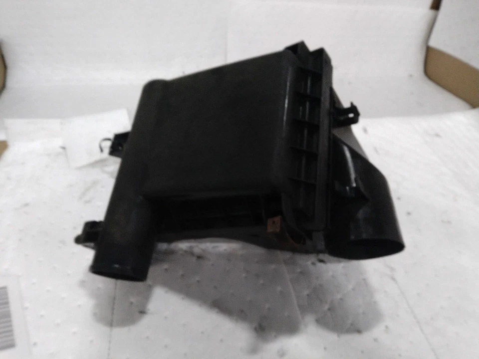 Conjunto de filtro de aire usado se adapta a: Toyota Prius Prius 2016 enchufable VIN DP 7º y 8 Foto 2 de 4