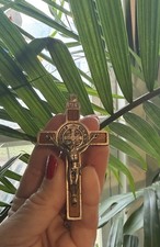 colgante cruz vintage tono plata y madera