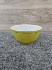Vintage Pyrex 402 Mixing Bowl 1.5 Qt Avocado Green 1960s Mid Century Modern