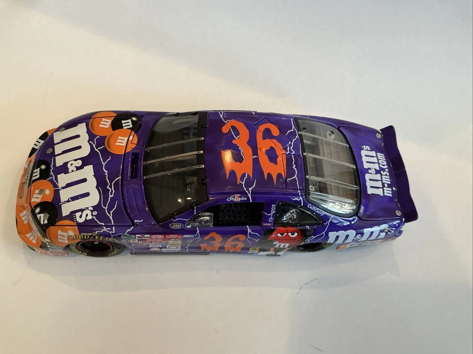 Ken Schrader #36 2000 Halloween M&MS Grand Prix 1:24 NASCAR Elite 36 de 804 RARO Foto 4 de 4