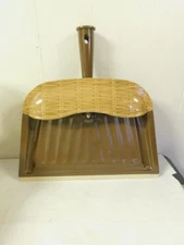 Vintage REED USA Made Metal Dustpan NEW / OLD Stock Woven Faux Wicker Design