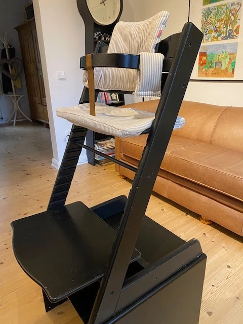 Schwarzer Stokke Tripp Trapp Kinderstuhl mit Baby Set - Bild 2 von 4