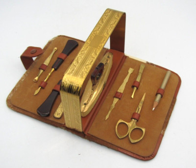 VINTAGE TRAVEL MANICURE KIT in LEATHER ''COWHIDE-LOOK'' ZIPPER CASE (9 pcs.)