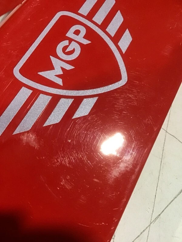 Комплект из 4 крышек суппортов MGP с гравированным серебряным логотипом для BMW 650I X Drive V8 F12 12–16 годов выпуска - Изображение 4 из 4