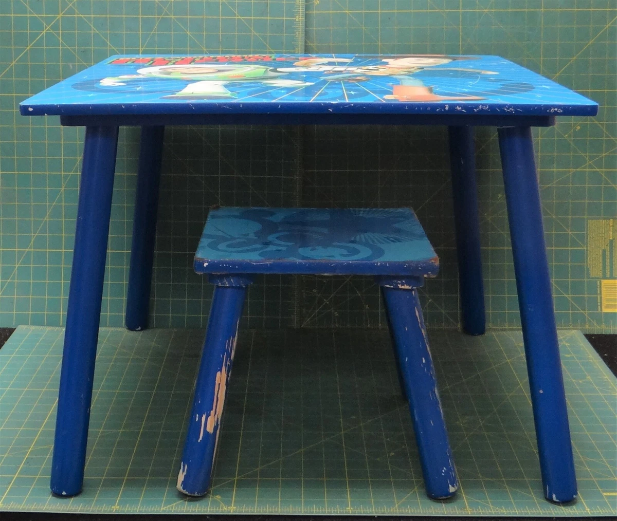 Buzz lightyear top table and chairs