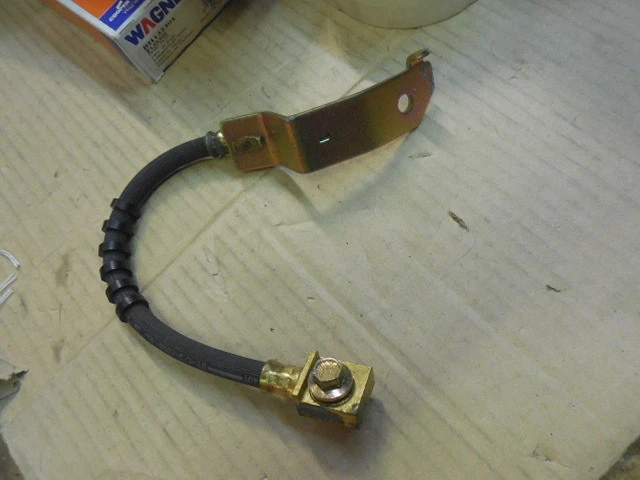 Manguera de freno delantera izquierda Ford Crown Victoria 95-97 BH132337 G191 Foto 2 de 4