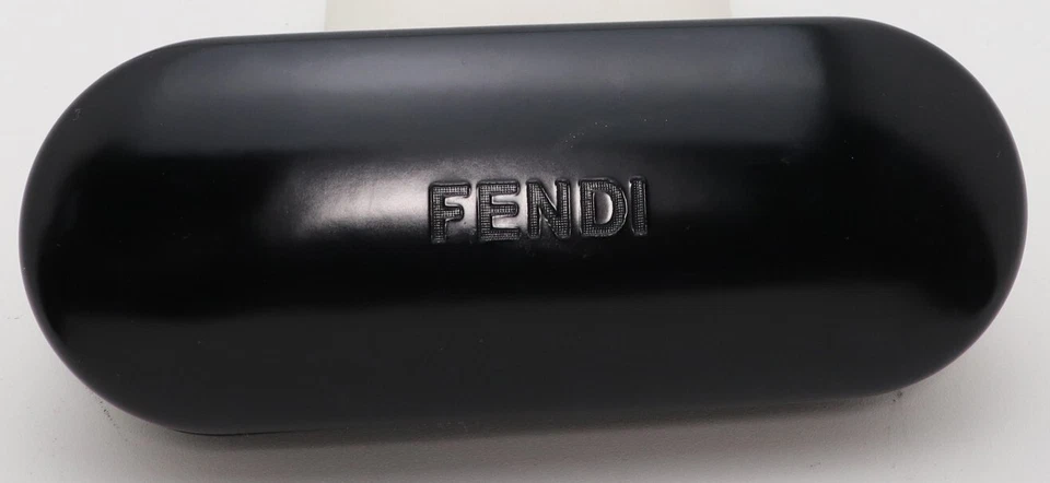 GAFAS DE SOL FENDI CLAMSHELL NEGRAS ESTILO ESTUCHE RÍGIDO Foto 2 de 4