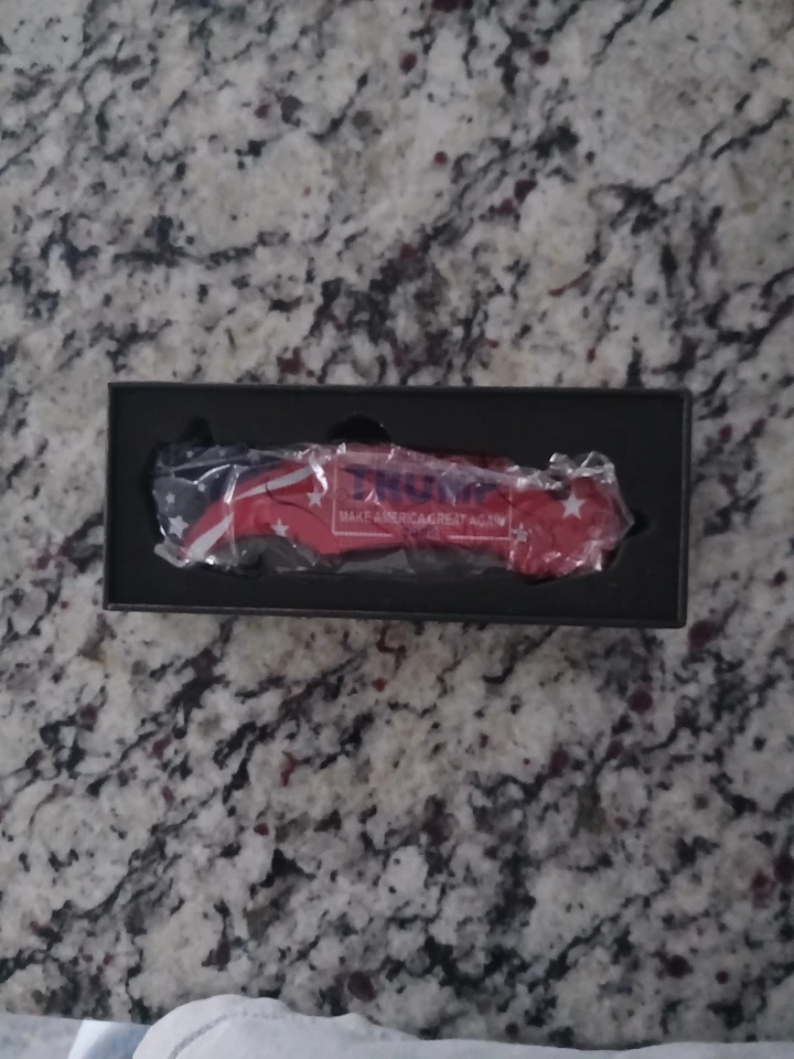 Cuchillo de combate Trump Foto 2 de 4