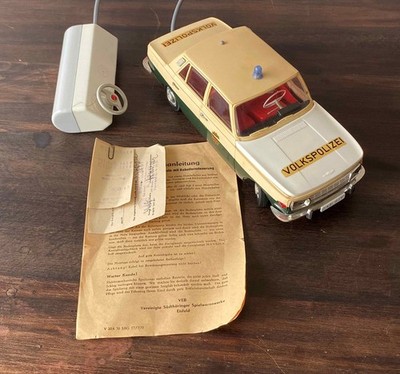 Wartburg 353 als Streifenwagen der Volkspolizei /ferngelenktes Spielzeugauto DDR