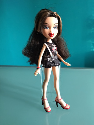 ''BRATZ DOLL'', MGA,'' THE FUNK OUT!'',''DANA'', modello 2004, altezza 25 cm.