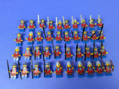 Lego Castle: Lion Knight with Weapons - 40 Knights in Total!