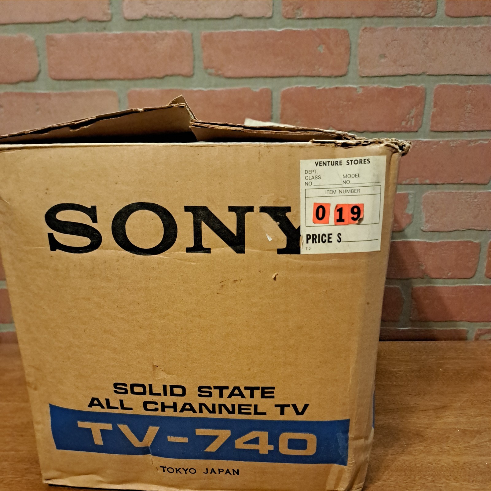 Sony  7" TV-740 Black White Television UHF VHF Vintage 1970's WORKS