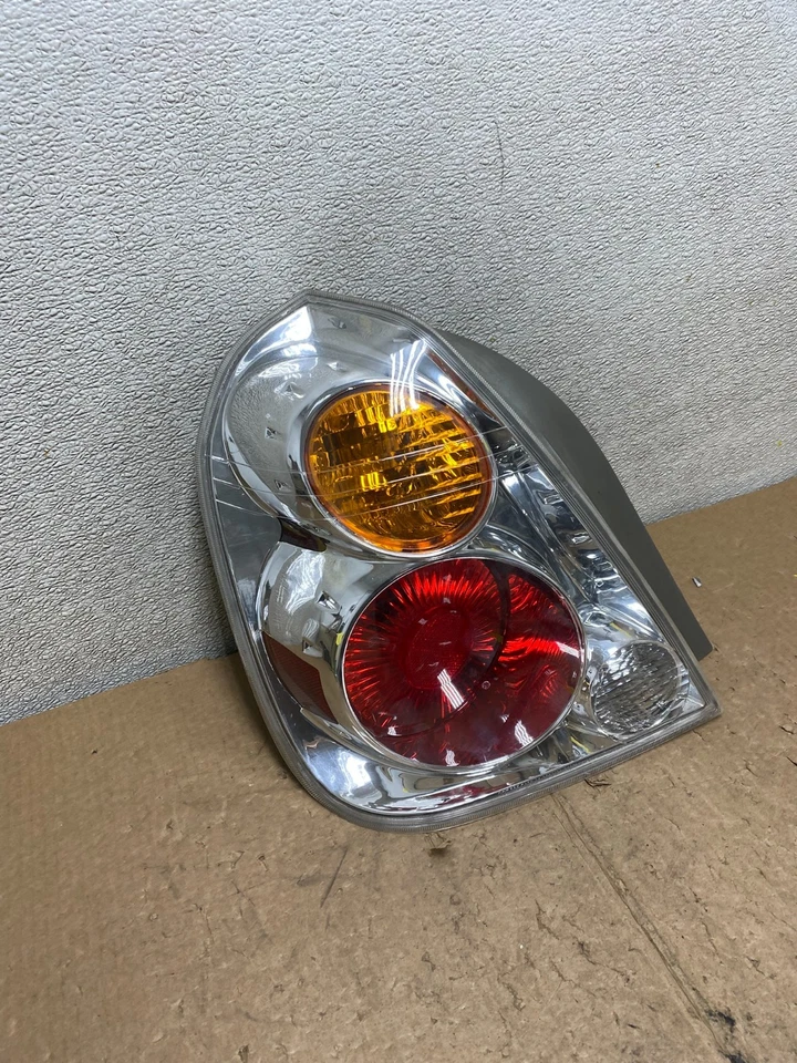 2002 2003 2004 Nissan Altima Tail Light Left Driver Lh Side OEM V3529 DW - Image 3 of 4