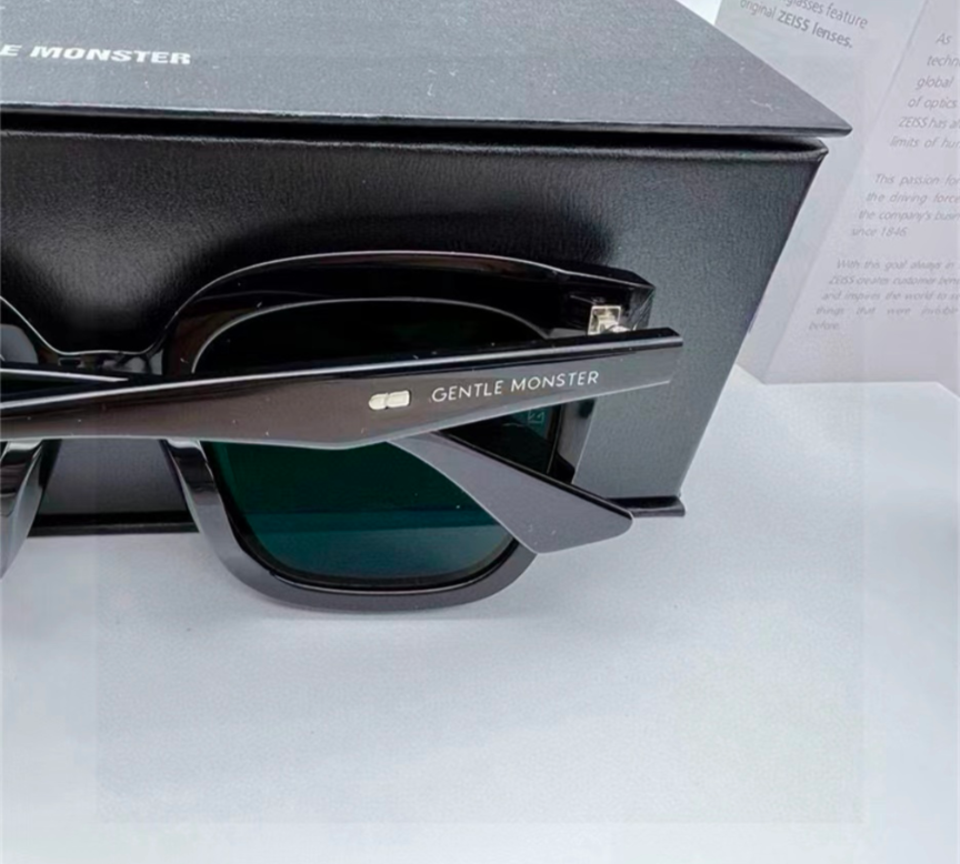 Gentle Monster Square Sunglasses in black acetate Lo Cell 01 Black