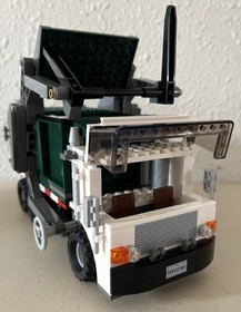 LEGO 7599 Toy Story 3 Garbage Truck Getaway COMPLETE (missing alien antenna)