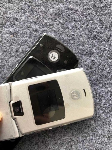 Very New Motorola RAZR V3 Original Unlocked 2.2 inches GSM 850 / 900 / 1800 - Afbeelding 3 van 10