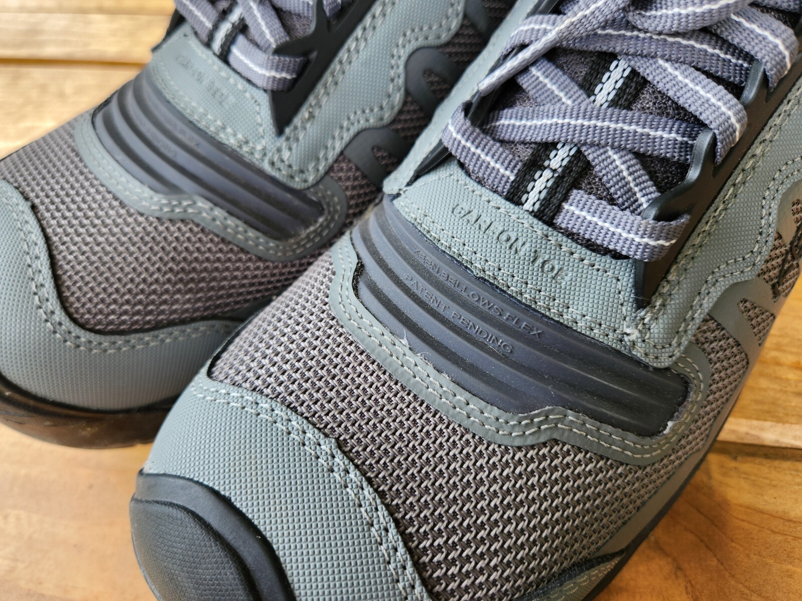 Stivali da uomo KEEN Utility Reno taglia media 10 D verdi punta flessibile impermeabili acutamente asciutti