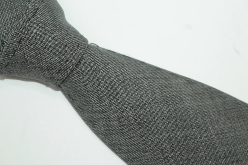 Corbata de seda acolchada UNGARO hecha en Italia F68112 Foto 3 de 4