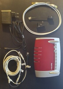 AVM FRITZ!Box 7360 WLAN Router mit Zubehör (Kabel, Netzteil, etc.)
