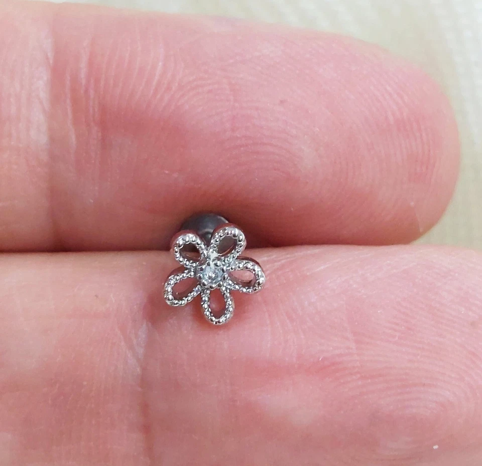 Fiorellino piercing orecchino a fiore in acciaio inx con zircone bianco per elix - Immagine 2 di 4