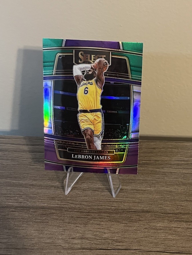 2021-22 Panini Select Concourse - LeBron James #100 Green White Purple Prizm