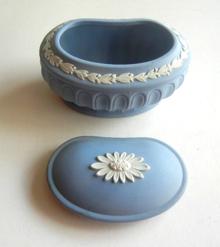 VINTAGE WEDGWOOD BLUE / WHITE RELIEF JASPERWARE OBLONG BOX 3 1/4