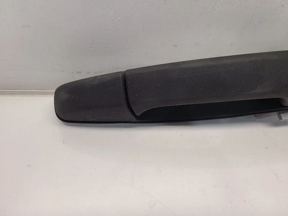 Chevrolet Silverado 1500 2008-13 pasajero manija exterior derecha con orificio para llave Foto 3 de 4