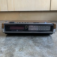 General Electric GE AM FM Alarm Clock Radio Model 7-4633D Woodgrain Finish