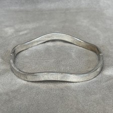 EUC  Vintage 925 Sterling Silver Wavy Hinged Bangle Bracelet 23 Grams