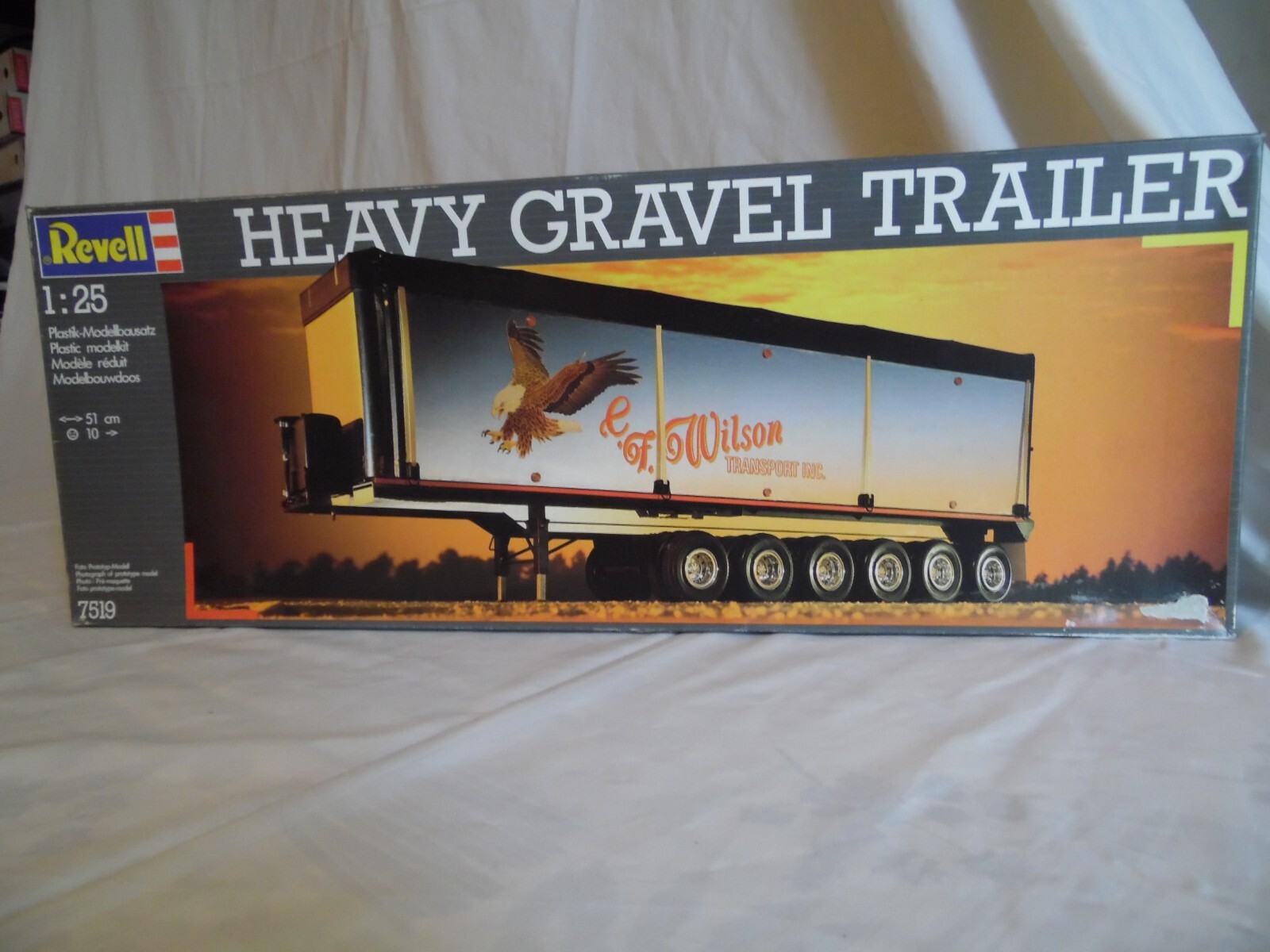 Maquette REVELL HEAVY GRAVEL TRAILER 1/25 : Un Projet Passion pour Collectionneurs de Camions