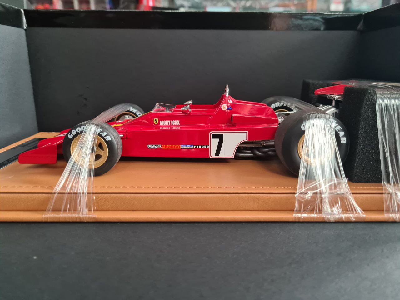 Picture 1 of 5