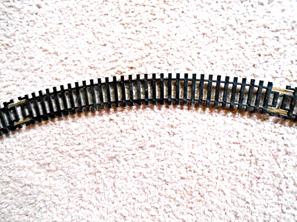 Unbranded N Gauge 3 Section Curved Track 28" in Length - Image 4 of 4