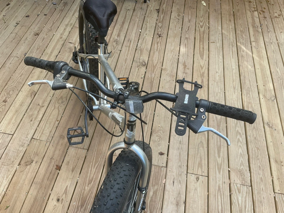 Mongoose Kong Boys 20 in Mountain Bike - Grey (R1760WM) - Image 4 of 4