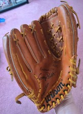 WILSON ENDORSED BY GEORGE BRETT BASEBALL GLOVE A2146