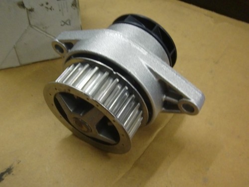 Wasserpumpe VW Golf III Polo 6N 030121008D  Original Neuteil