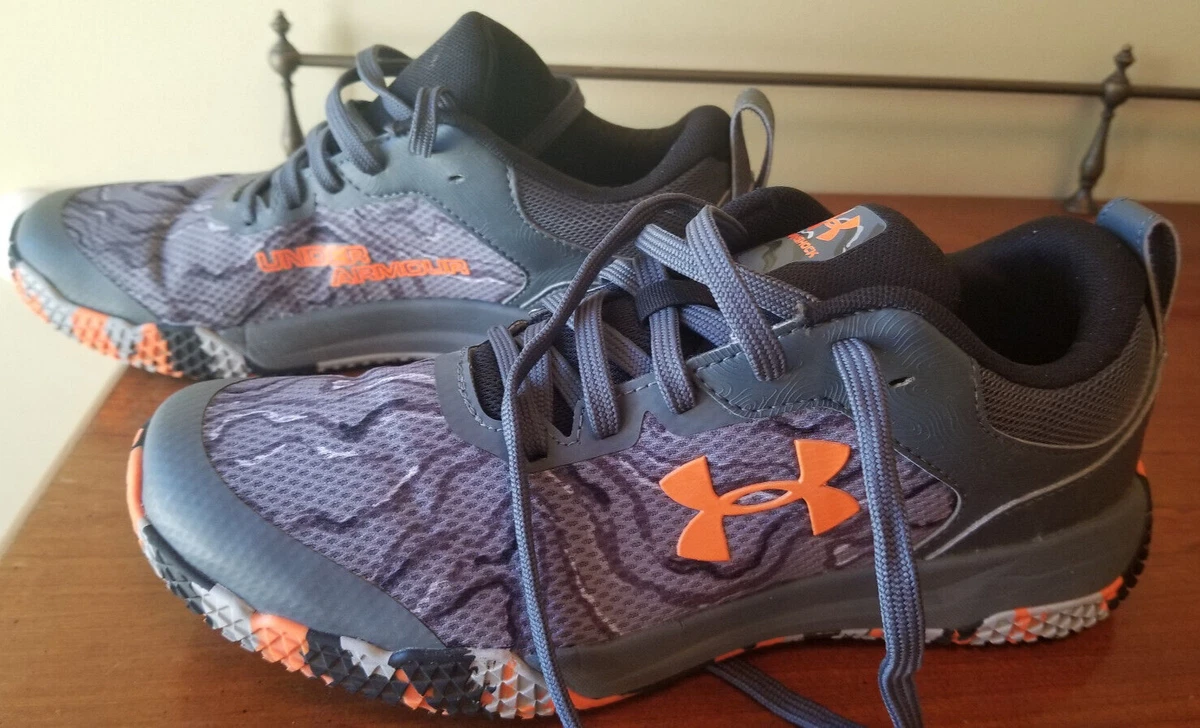 UNDER ARMOUR MAINSHOCK dark gray w orange accent sneakers boys