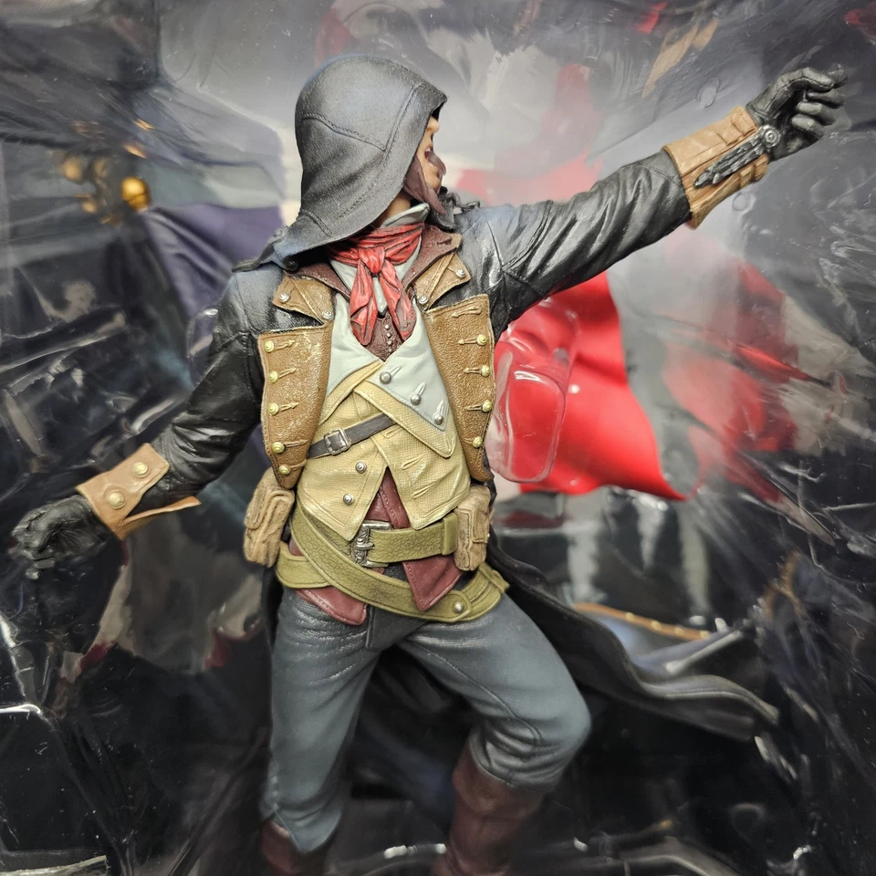 Assassin's Creed Unity Notre Dame Edition with Xbox One Game & Statue Like New - Image 4 of 4