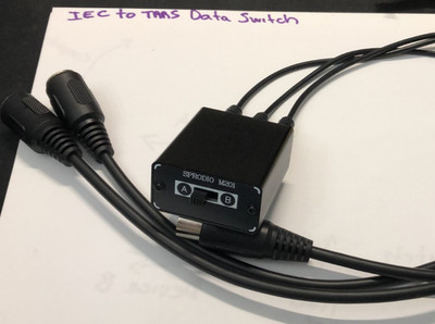 Commodore IEC TRRS Compact A/B Data Switch + 3 Cable Set C64 C128 C64U VIC20