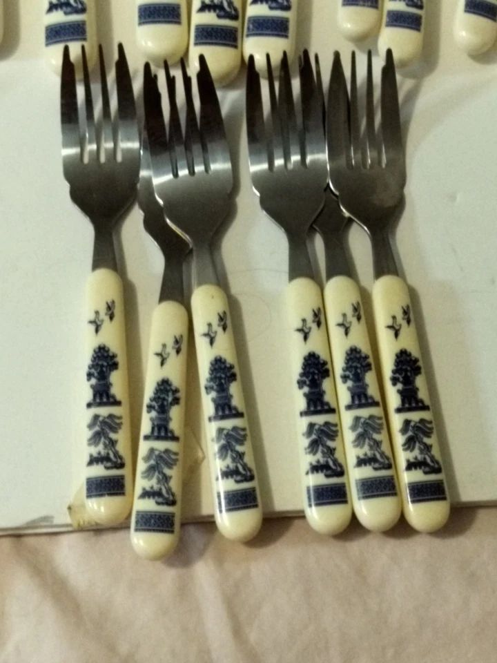 Juego de cubiertos vintage de sauce azul para seis Foto 3 de 4