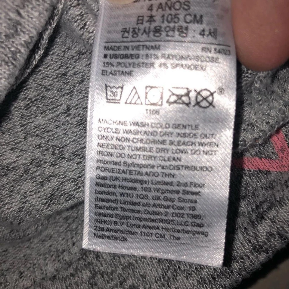 Camisa Baby Gap Talla 4T Gris Manga Larga con Estrellas Rosas Foto 4 de 4