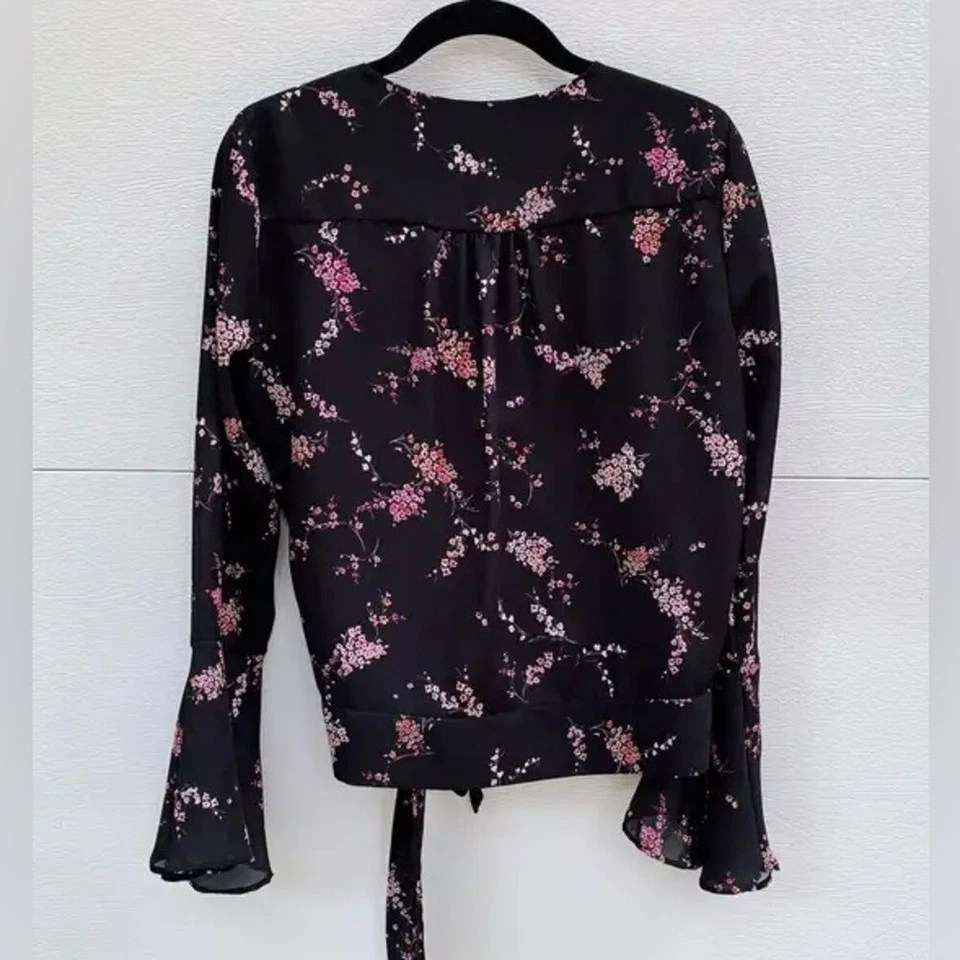 Blusa envolvente Parker de gasa flor de ciruela floral manga campana talla XS Foto 3 de 4