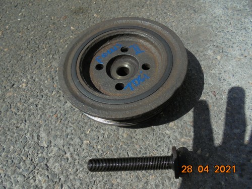 Ford Focus II MK2 DA3 TDCi 85KW Turnier Riemenscheibe + Bolzen