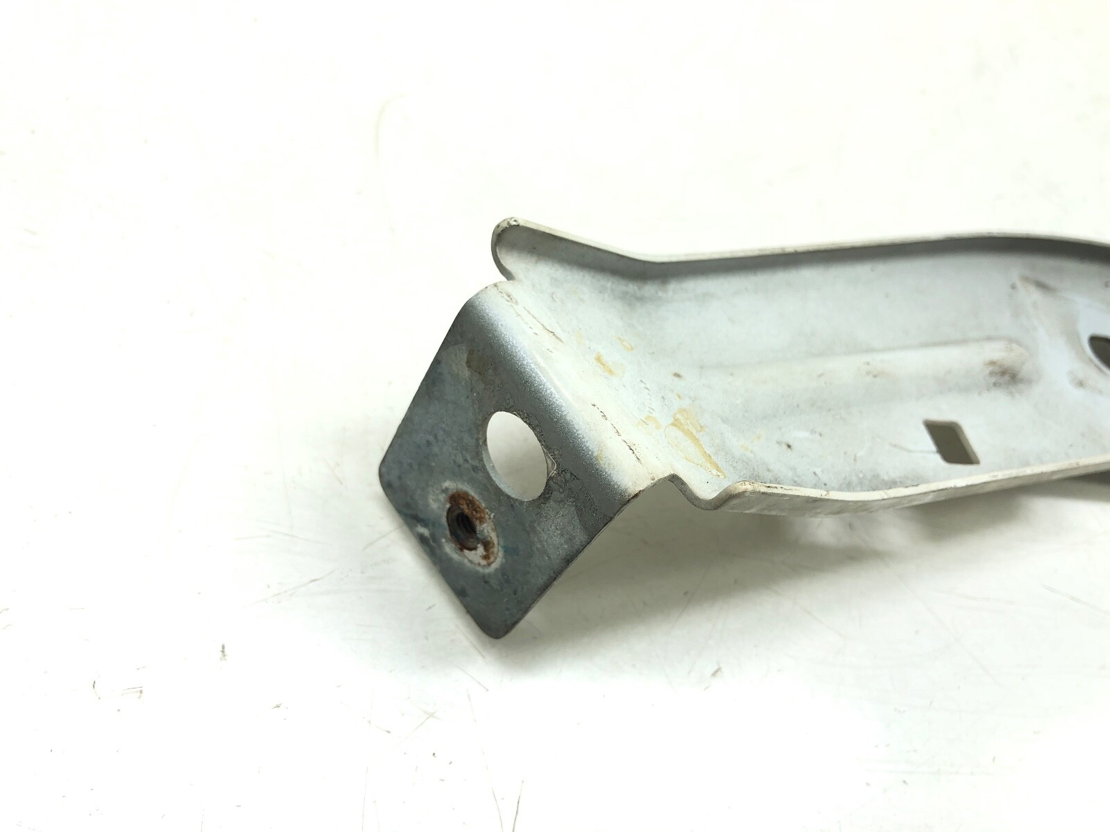 Maserati Ghibli 2014-2019 Front Left Fender bracket