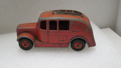 Dinky Toys Streamline Fire Engine (25k). A 1930's example in... | Barnebys