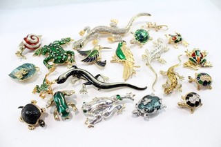 Animal Brooches Vintage Rhinestone Reptile Frog Stone Set Enamel x 20