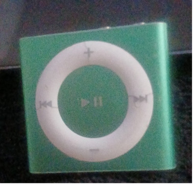 Apple iPod Shuffle 2nd Generation Green MP3 Player, Control Pad, Headphone Jack