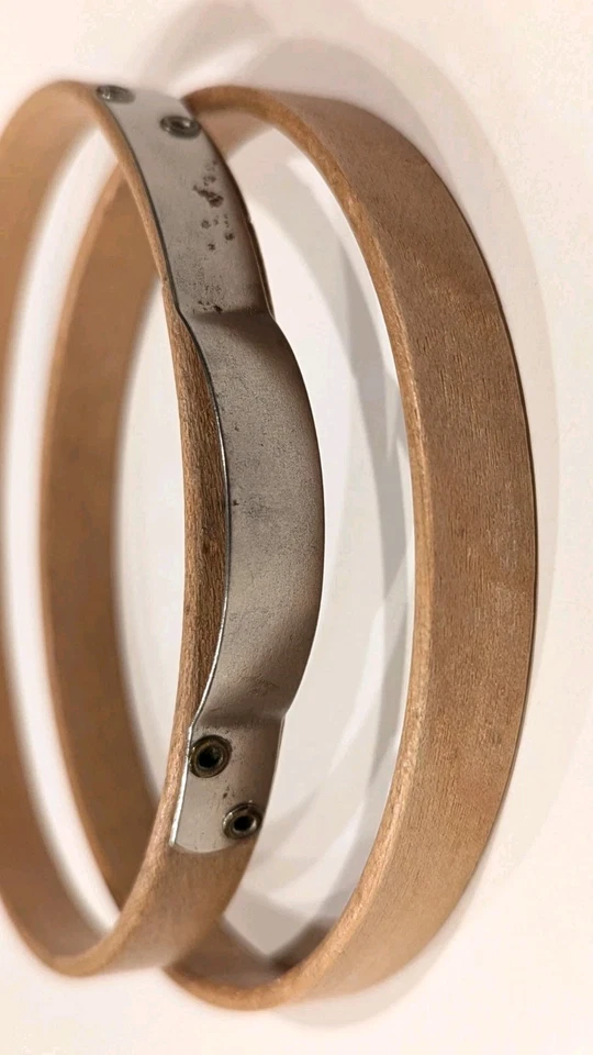 VINTAGE “PRINCESS” 4 INCH WOODEN EMBROIDERY HOOP ADJUSTABLE SPRING BOW TENSION - Image 3 of 4