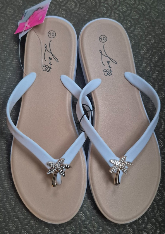 NWT Women's/Ladies White Flip Flop Sandals w/ Gold/Rhinestone Palm Tree - SZ 10