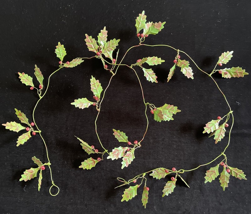 New Rustic Christmas HOLLY BERRY METAL 5 Ft. Garland Centerpiece / DOOR