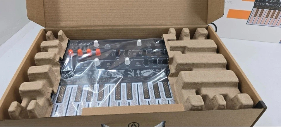 Arturia MicroFreak Paraphonic Hybrid Hardware Keyboard Synthesizer 25-Key Synth - Image 3 of 4